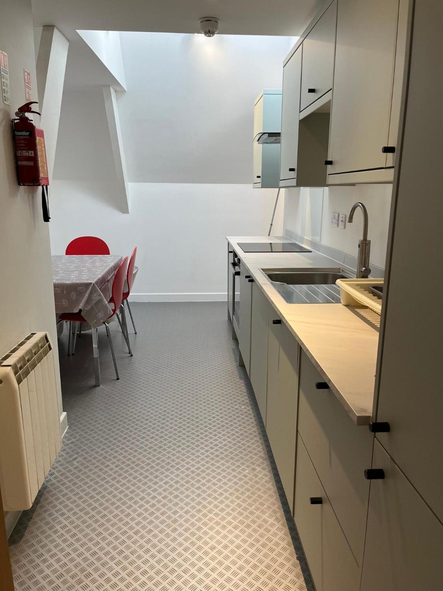 Armyn House Apartments, Your Coastal Escape In Falmouth Bagian luar foto