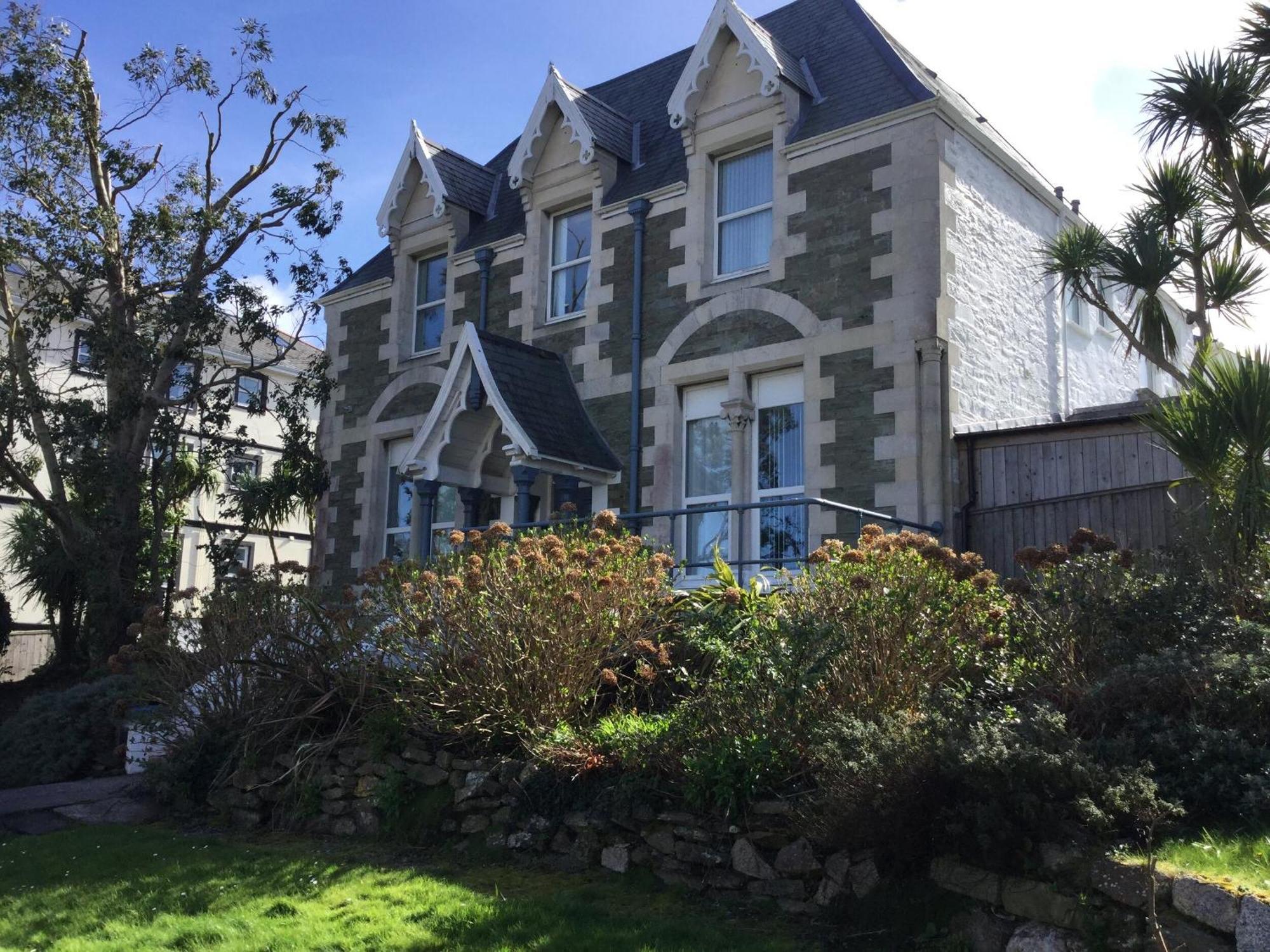 Armyn House Apartments, Your Coastal Escape In Falmouth Bagian luar foto